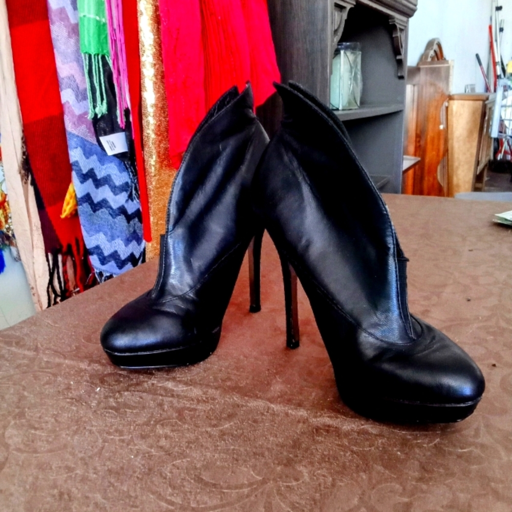 Colin Stuart heels
